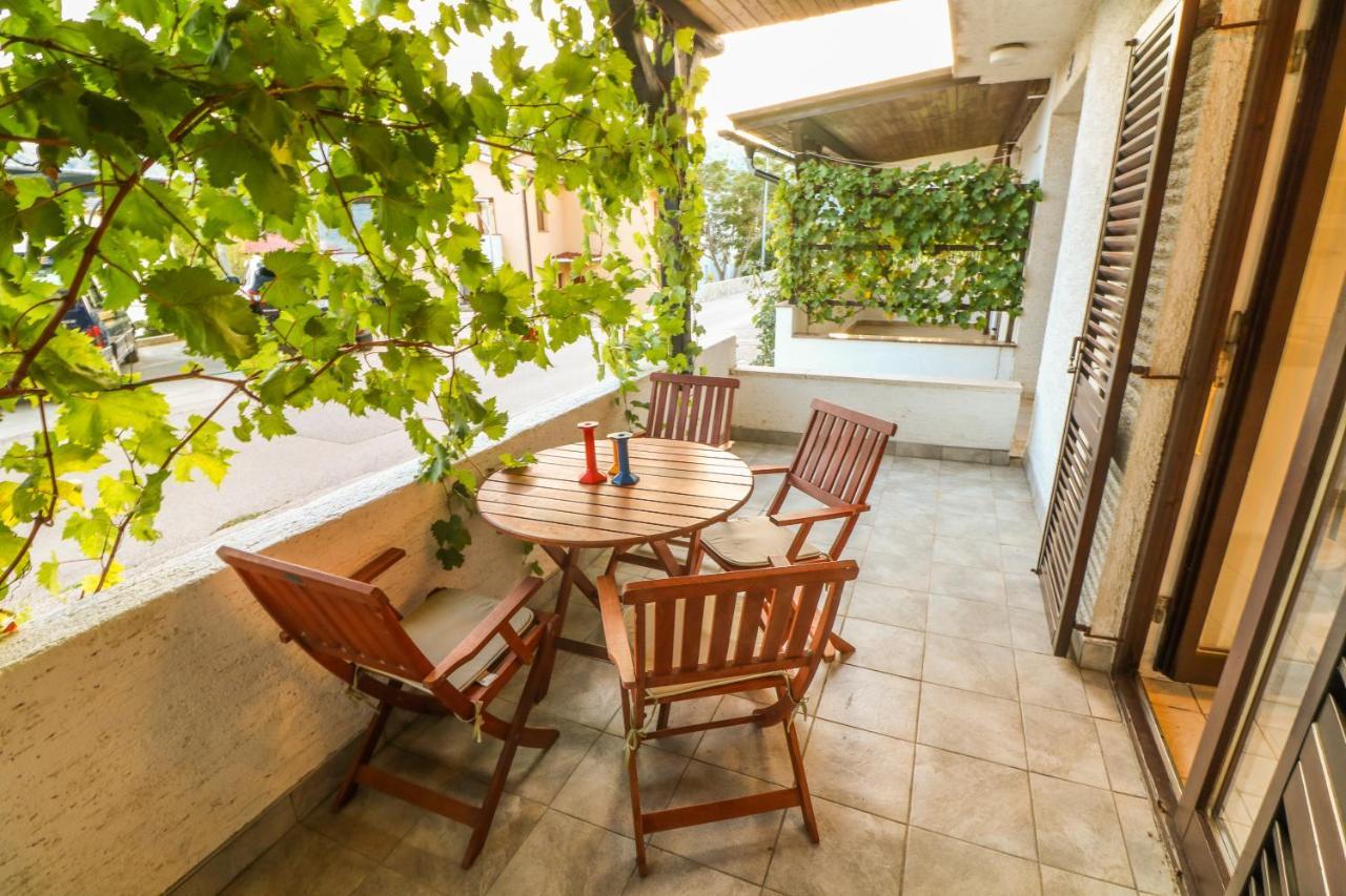 Apartments Vladan With Terrace Baska  Luaran gambar