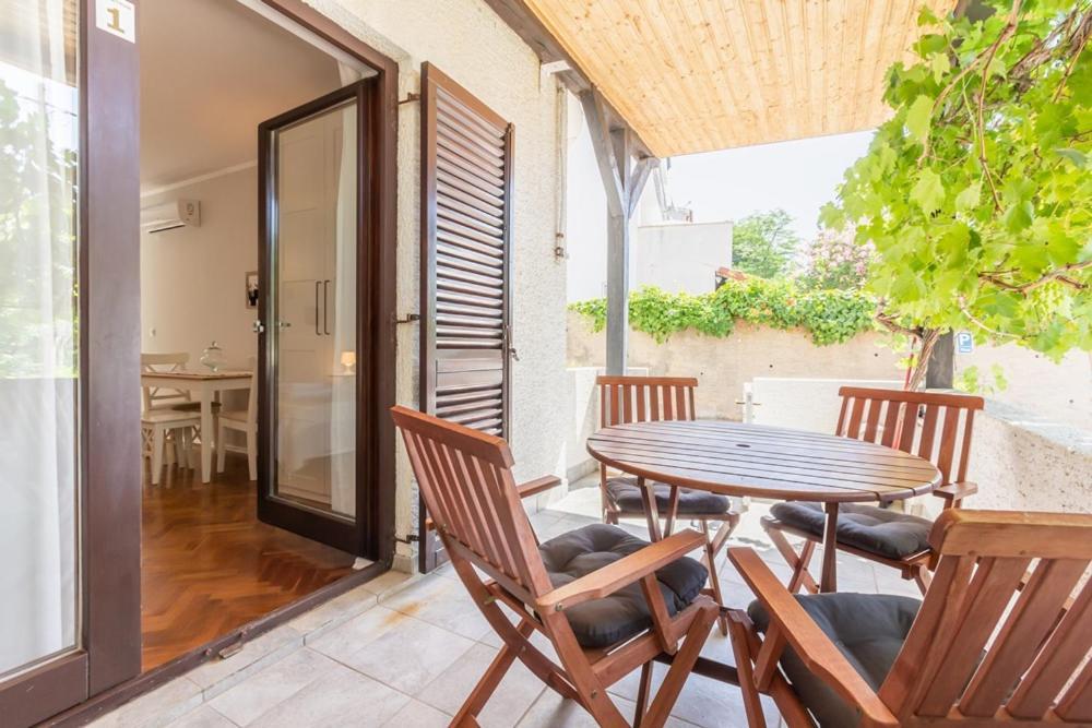 Apartments Vladan With Terrace Baska  Luaran gambar