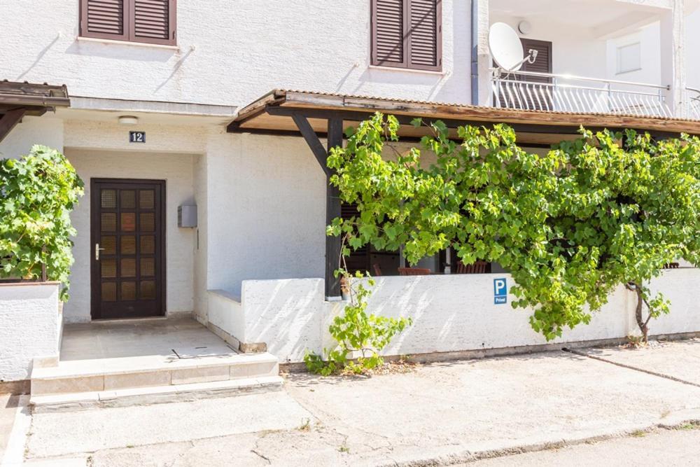 Apartments Vladan With Terrace Baska  Luaran gambar