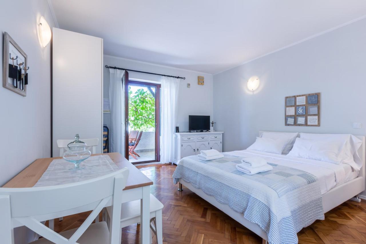 Apartments Vladan With Terrace Baska  Luaran gambar
