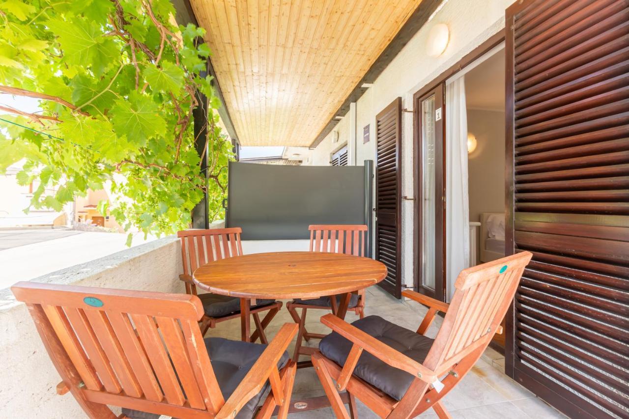 Apartments Vladan With Terrace Baska  Luaran gambar