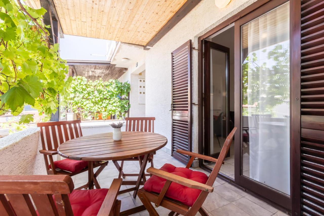 Apartments Vladan With Terrace Baska  Luaran gambar