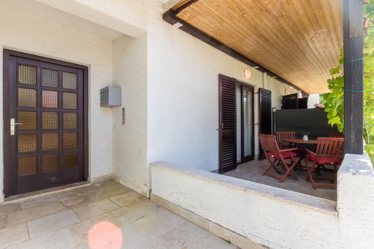 Apartments Vladan With Terrace Baska  Luaran gambar